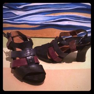 EARTHIES open toe leather sandal